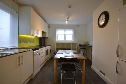 3 bedroom flat to rent, Guinea Street, Exeter. EX1 1BS