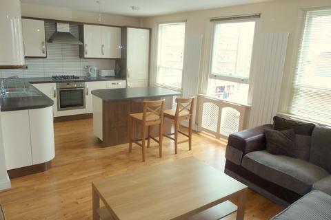 2 bedroom flat to rent, North End Road