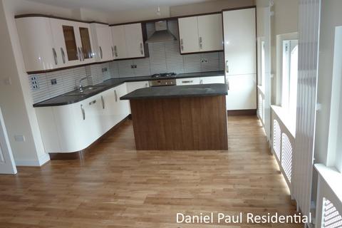 2 bedroom flat to rent, North End Road