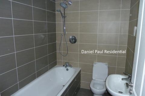 2 bedroom flat to rent, North End Road