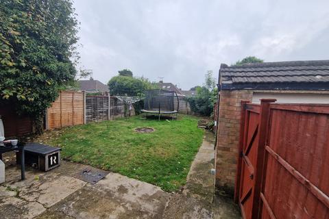 2 bedroom bungalow to rent, Gooseberry Hill, Luton LU3