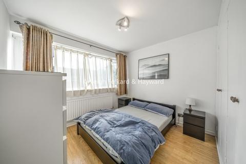 1 bedroom house to rent, Fulwood Walk Southfields SW19