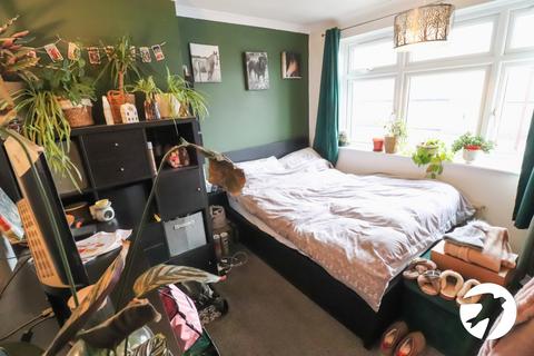 104 Elstree Gardens, Belvedere, DA17 5DW