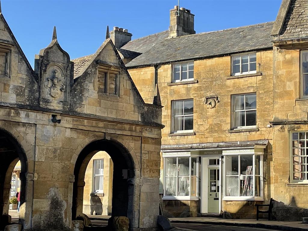 Front with market hall.JPG