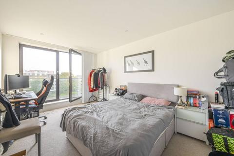 3 bedroom flat for sale, 4 Axio Way, London E3