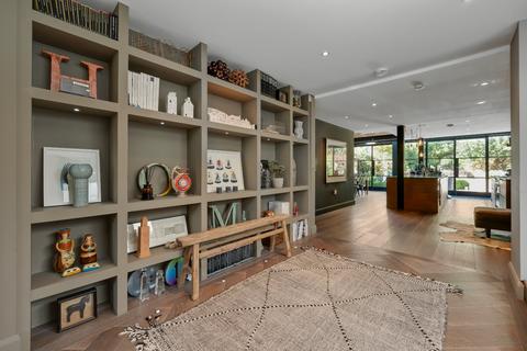 28 Manor Road, East Molesey, KT8 9JX