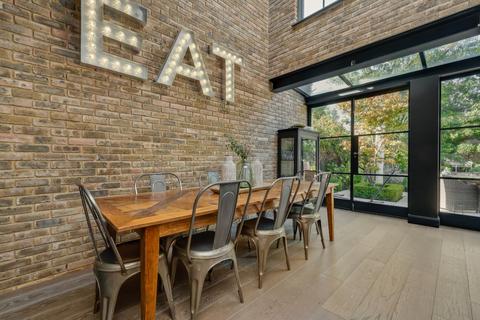 28 Manor Road, East Molesey, KT8 9JX