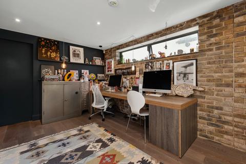28 Manor Road, East Molesey, KT8 9JX