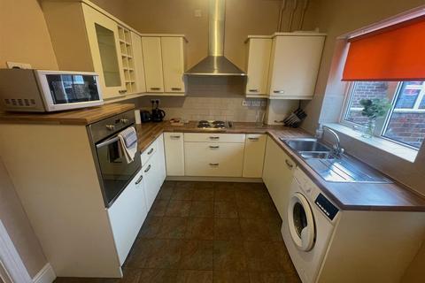 2 bedroom terraced house to rent, Black Road, Langley Moor, Durham