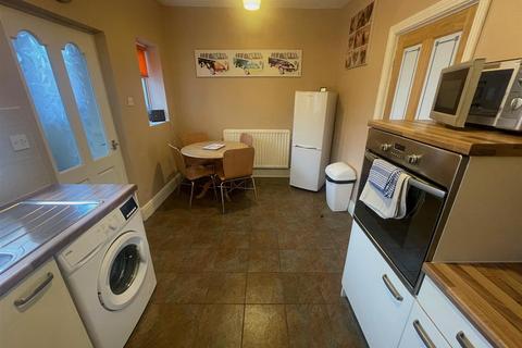 2 bedroom terraced house to rent, Black Road, Langley Moor, Durham