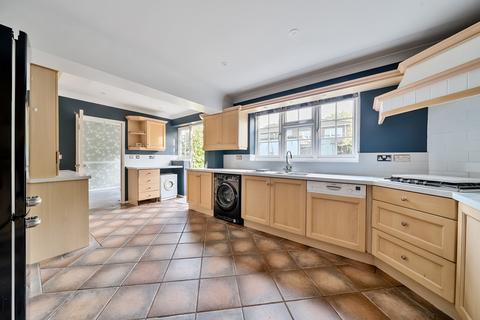 2 Chiltern Gardens, Bromley, BR2 0PT