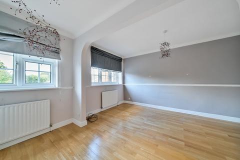 2 Chiltern Gardens, Bromley, BR2 0PT