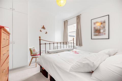 2 bedroom maisonette for sale, Bickley Street, Tooting Broadway, SW17