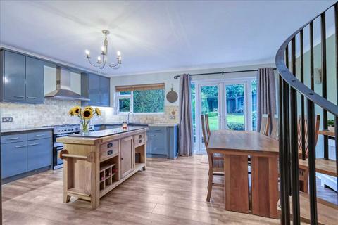 5 bedroom detached house for sale, Hadleigh SS7