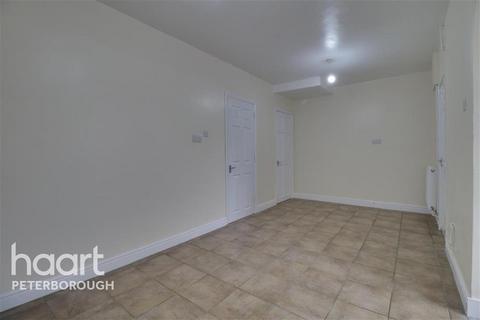 3 bedroom terraced house to rent, Lutton Grove