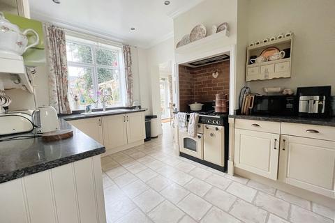 4 bedroom semi-detached house for sale, Woodlands Park, North Gosforth, Newcastle upon Tyne, Tyne and Wear, NE13 6PG