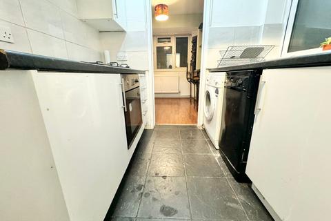 3 bedroom flat to rent, Longfield Estate, London SE1