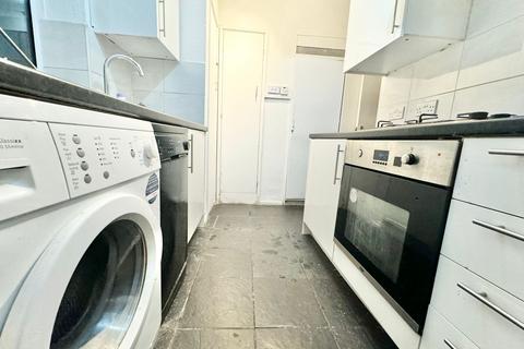 3 bedroom flat to rent, Longfield Estate, London SE1