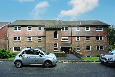 2 bedroom apartment to rent, Rookwood Court, Guildford GU2