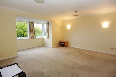 2 bedroom apartment to rent, Rookwood Court, Guildford GU2