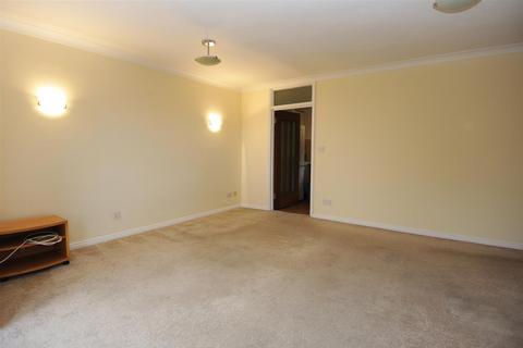 2 bedroom apartment to rent, Rookwood Court, Guildford GU2