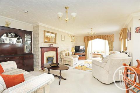 3 bedroom detached bungalow for sale, Fordson Way, Carlton Colville. NR33