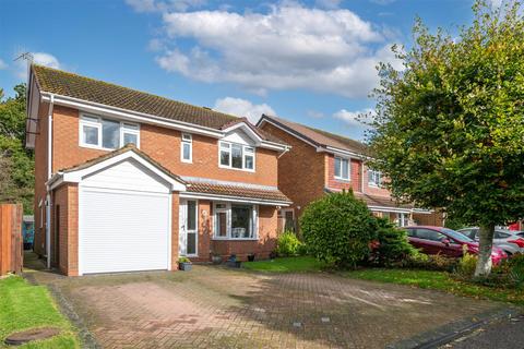 4 bedroom detached house for sale, Hayes Walk, Horley