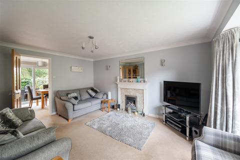 4 bedroom detached house for sale, Hayes Walk, Horley