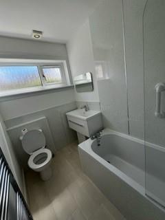 Bathroom 1.jpg