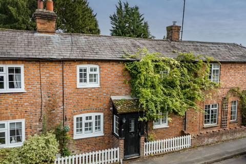 2 bedroom cottage for sale, Hill Road, Oakley, Basingstoke, RG23 7HR