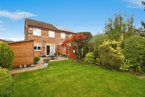 3 bedroom semi-detached house for sale, Shropshire Close, Hull