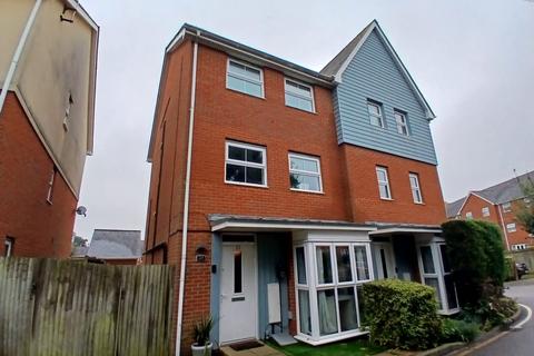 4 bedroom semi-detached house to rent, Powell Gardens, Redhill