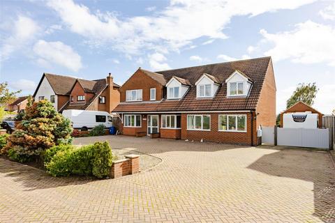 4 bedroom detached house for sale, Southfield Close, Ulceby