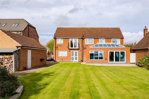 4 bedroom detached house for sale, Southfield Close, Ulceby