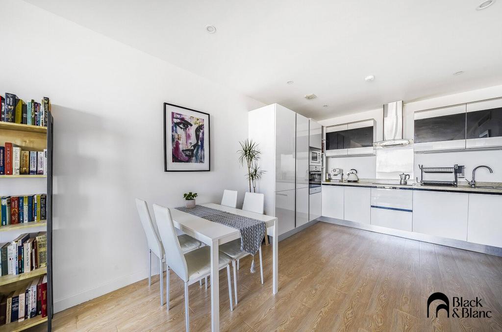 Kitchen/ Dining Area