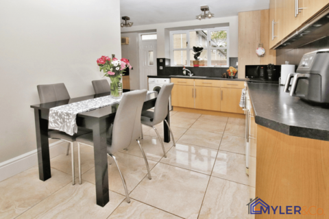 15 Avon, Widnes, WA8 4SR