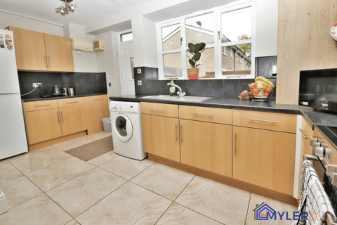 15 Avon, Widnes, WA8 4SR