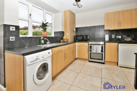 15 Avon, Widnes, WA8 4SR
