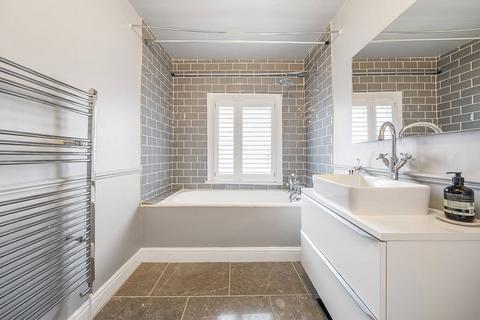 Flat 3, 97 Strawberry Vale, Twickenham, TW1 4SJ