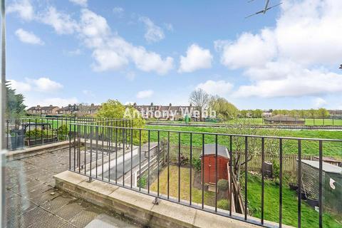 4 bedroom terraced house for sale, Hamilton Crescent, Palmers Green, N13