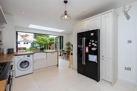 62 Morgan Crescent, Theydon Bois, Epping, CM16 7DX