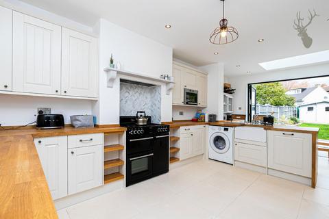 62 Morgan Crescent, Theydon Bois, Epping, CM16 7DX