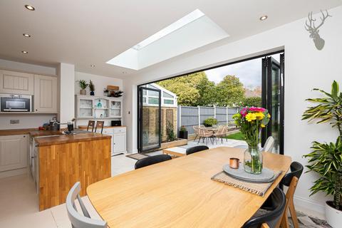 62 Morgan Crescent, Theydon Bois, Epping, CM16 7DX