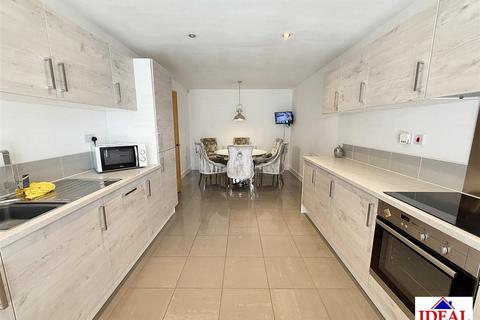 4 bedroom detached house for sale, Stretton Street, Adwick-Le-Street, Doncaster