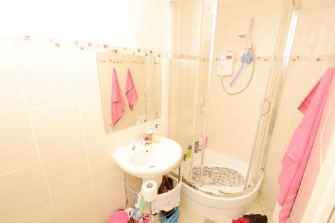 2 bedroom flat to rent, Wilbraham Road, Manchester M21