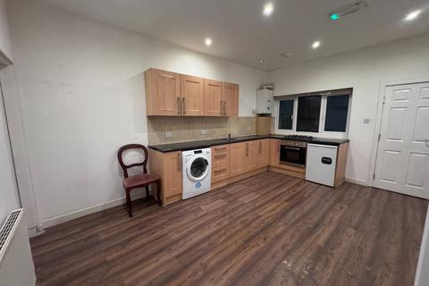 2 bedroom flat to rent, Wilbraham Road, Manchester M21