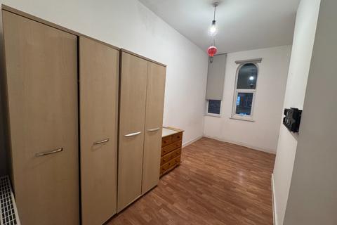 2 bedroom flat to rent, Wilbraham Road, Manchester M21