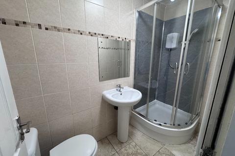 2 bedroom flat to rent, Wilbraham Road, Manchester M21