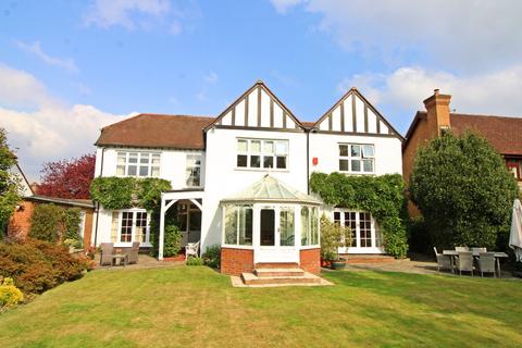12 Elwill Way, Beckenham, BR3 3AD