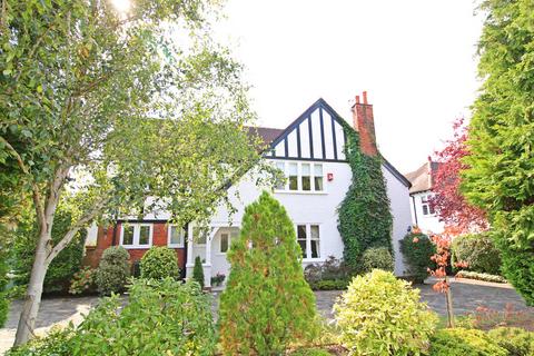 12 Elwill Way, Beckenham, BR3 3AD